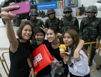  Curfew is lifted in Thailand ภาษาอังกฤษ  