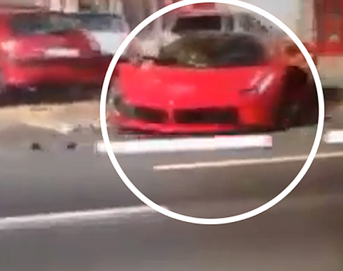Driver crashes Ferrari moments after leaving dealership Langhub.com เรียนภาษาอังกฤษจากข่าว